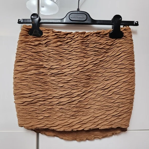 Camel Textured Low Rise Micro Mini Skirt - Picture 3 of 9